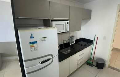 Imagem: O apartamento possui 1 Dormitório, 1 Banheiro, 1 Vaga na garagem