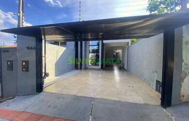 Imagem: A casa possui 3 Dormitórios, 3 Banheiros, 2 Vagas na garagem