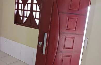 Imagem: A casa possui 3 Dormitórios, 2 Banheiros, 2 Vagas na garagem