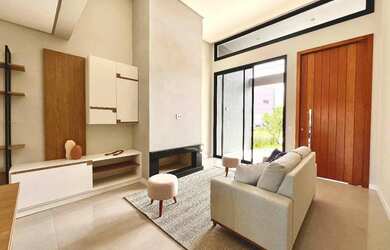 Imagem: A casa em condomínio possui 4 Dormitórios, 5 Banheiros, 2