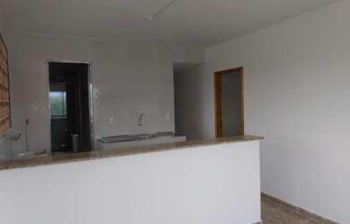 Imagem: A casa possui 3 Dormitórios, 2 Banheiros, 1 Vaga na garagem