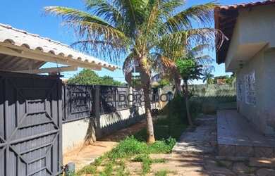 Imagem: A casa em condomínio possui 4 Dormitórios, 2 Banheiros, 2