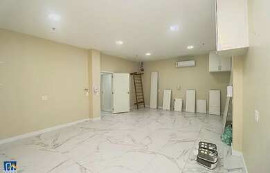 Imagem: O depósito possui 2 Vagas na garagem, 80m² de Área e está