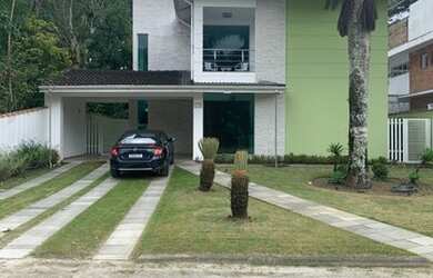 Imagem: A casa em condomínio possui 5 Dormitórios, 5 Banheiros, 5