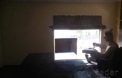 Imagem: O depósito possui 5 Vagas na garagem e 301m² de Área e está