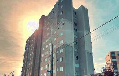 Imagem: O apartamento possui 2 Dormitórios, 1 Banheiro, 1 Vaga na garagem