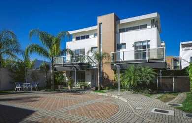 Imagem: A casa em condomínio possui 5 Dormitórios, 5 Banheiros, 3