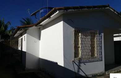 Imagem: A casa possui 2 Dormitórios, 1 Banheiro, 2 Vagas na garagem