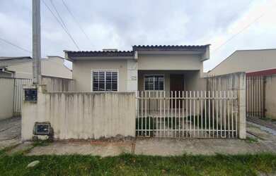 Imagem: A casa possui 3 Dormitórios, 1 Banheiro, 1 Vaga na garagem