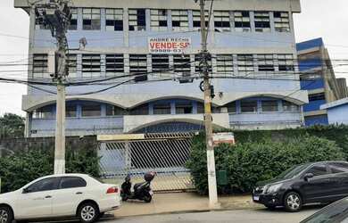 Imagem: O depósito possui 5 Vagas na garagem, 3.380m² de Área e