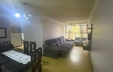 Imagem: O apartamento possui 3 Dormitórios, 1 Banheiro, 3 Vagas na