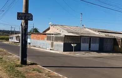 Imagem: A casa possui 3 Dormitórios, 2 Banheiros, 5 Vagas na garagem