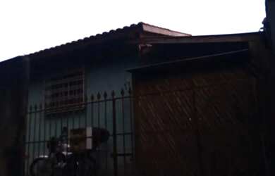 Imagem: A casa possui 1 Dormitório, 1 Banheiro, 3 Vagas na garagem