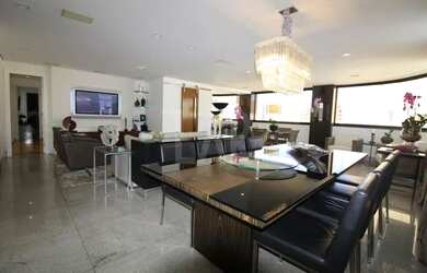 Imagem: O apartamento possui 4 Dormitórios, 5 Banheiros, 4 Vagas na