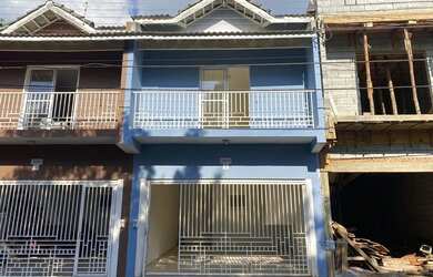 Imagem: A casa possui 2 Dormitórios, 2 Banheiros, 2 Vagas na garagem