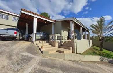 Imagem: A casa possui 2 Dormitórios, 3 Banheiros, 3 Vagas na garagem