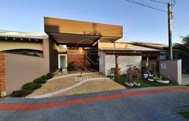 Imagem: A casa em condomínio possui 2 Dormitórios, 3 Banheiros, 2