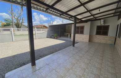 Imagem 2: CASA EM NAVEGANTES. 140m² de Área, 3 Vagas na garageme3 Dormitórios