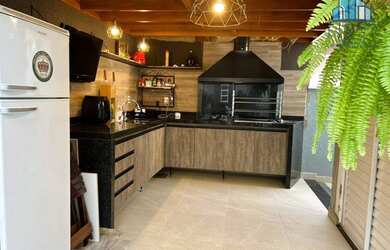 Imagem: A casa em condomínio possui 3 Dormitórios, 3 Banheiros, 4