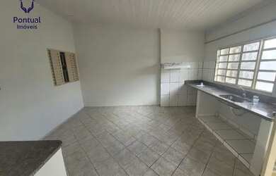 Imagem: A casa possui 3 Dormitórios, 2 Banheiros, 3 Vagas na garagem