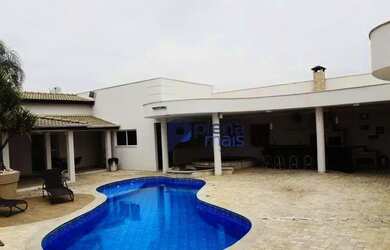 Imagem: A casa possui 4 Dormitórios, 5 Banheiros, 5 Vagas na garagem