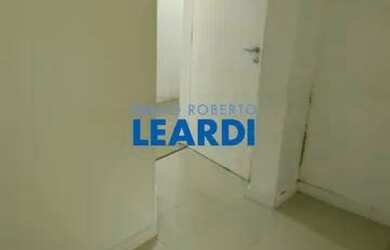 Imagem: O depósito possui 3 Vagas na garagem, 160m² de Área e está