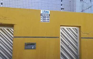 Imagem: A casa possui 4 Dormitórios, 4 Banheiros, 5 Vagas na garagem