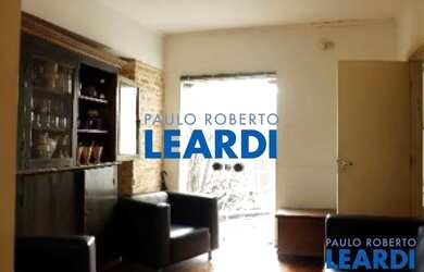 Imagem: A casa possui 3 Dormitórios, 3 Banheiros, 2 Vagas na garagem