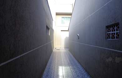 Imagem: A casa possui 4 Dormitórios, 4 Banheiros, 2 Vagas na garagem