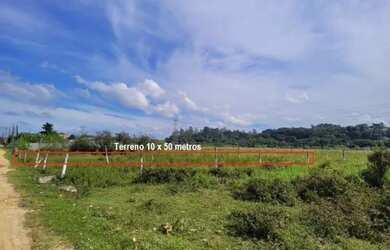 Imagem: O terreno possui 500m² de Área e está localizado em Embu-Guacu