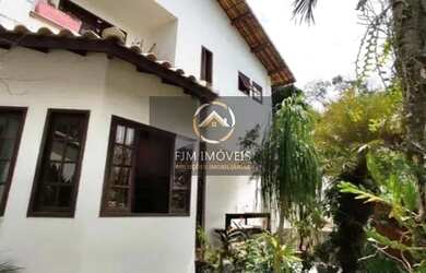 Imagem: A casa possui 4 Dormitórios, 4 Banheiros, 3 Vagas na garagem