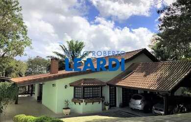 Imagem: A casa em condomínio possui 4 Dormitórios, 5 Banheiros, 5