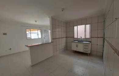 Imagem: A casa em condomínio possui 2 Dormitórios, 2 Banheiros, 2