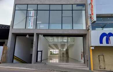 Imagem: O depósito possui 5 Vagas na garagem, 1.095m² de Área e