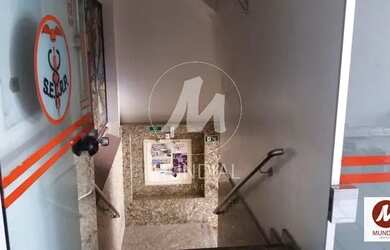 Imagem: O depósito possui 2 Vagas na garagem e 813m² de Área e está