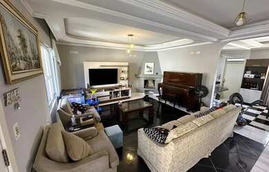 Imagem: A casa possui 5 Dormitórios, 5 Banheiros, 3 Vagas na garagem