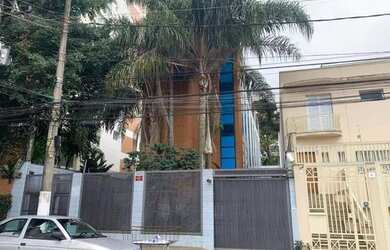 Imagem: O depósito possui 5 Vagas na garagem e 901m² de Área e está