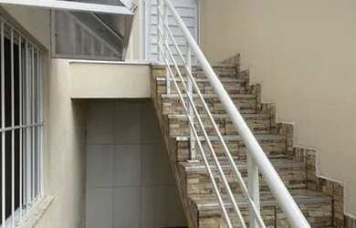 Imagem: A casa possui 2 Dormitórios e 1 Banheiro e está localizado