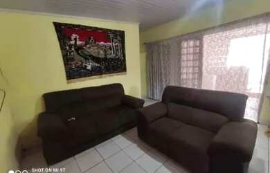 Imagem: A casa possui 3 Dormitórios, 1 Banheiro, 1 Vaga na garagem