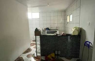 Imagem: A casa possui 2 Dormitórios, 1 Banheiro e está localizado