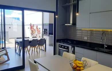 Imagem: A casa em condomínio possui 3 Dormitórios, 5 Banheiros, 4