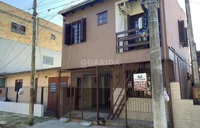 Imagem: A casa possui 3 Dormitórios, 2 Banheiros, 1 Vaga na garagem