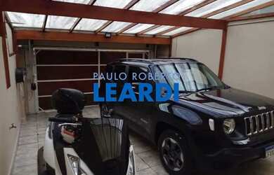 Imagem: A casa possui 3 Dormitórios, 5 Banheiros, 3 Vagas na garagem