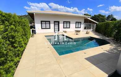 Imagem: A casa possui 3 Dormitórios, 5 Banheiros, 176m² de Área e