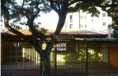 Imagem: A casa possui 3 Dormitórios, 2 Banheiros, 3 Vagas na garagem