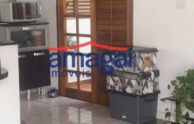 Imagem: A casa possui 3 Dormitórios, 1 Banheiro, 2 Vagas na garagem