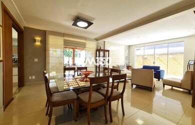 Imagem: A casa possui 4 Dormitórios, 5 Banheiros, 5 Vagas na garagem