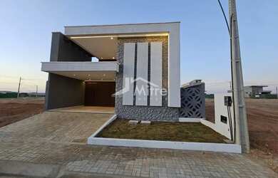 Imagem: A casa possui 3 Dormitórios, 4 Banheiros, 2 Vagas na garagem