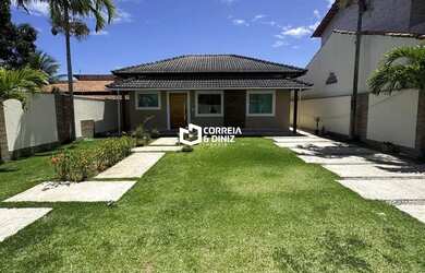 Imagem: A casa possui 4 Dormitórios, 2 Banheiros, 3 Vagas na garagem