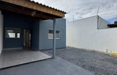 Imagem: A casa possui 2 Dormitórios, 2 Banheiros, 4 Vagas na garagem